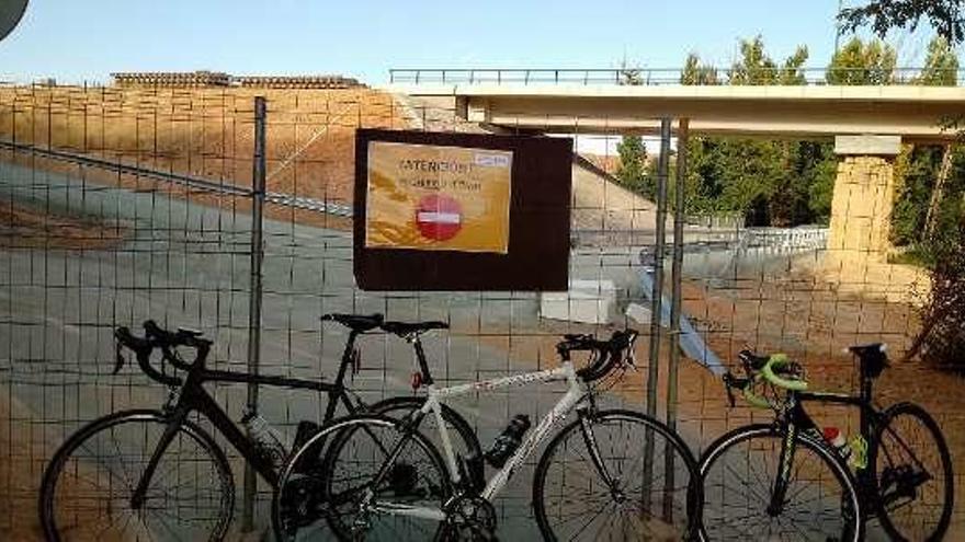 Bicicletas de los ciclistas que protestan por el cierre de Valorio.