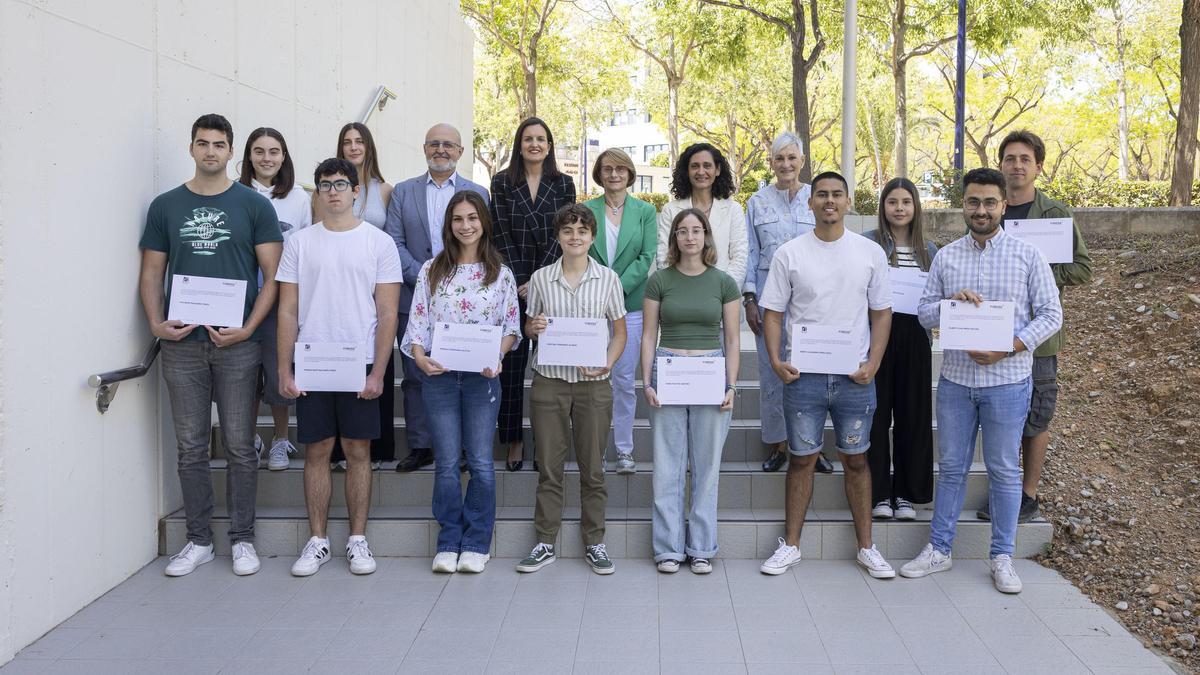Imagen de los estudiantes que han recibido las ayudas de Fobesa.