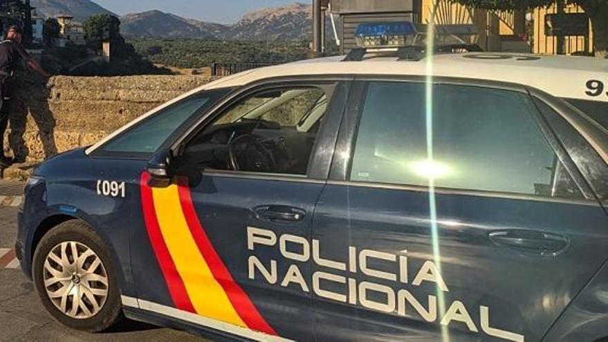 Una patrulla de la Policía Nacional en Ronda.