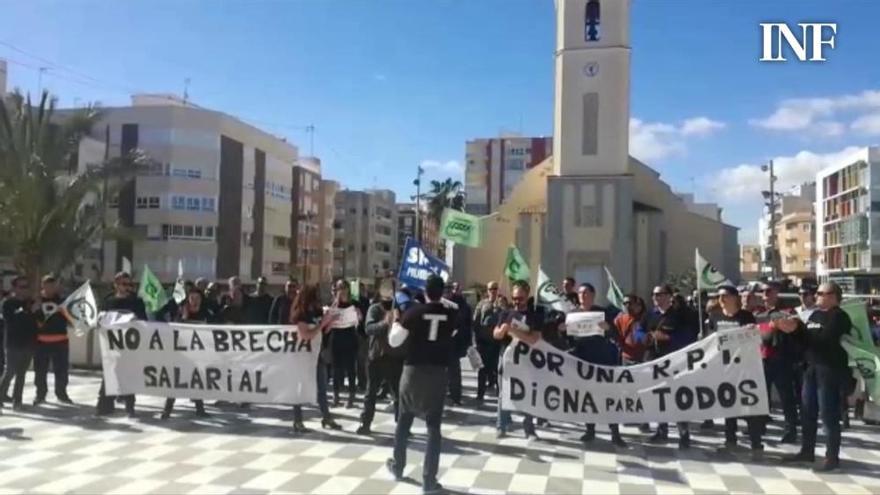 Funcionarios de Guardamar protestan contra la Relación de Puestos de Trabajo que data de 2004