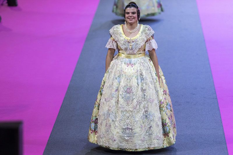 Así han desfilado las 73 falleras infantiles