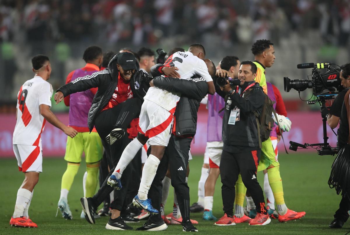 1-0. Perú golpea a Uruguay y con el primer triunfo le deja el sótano a Chile