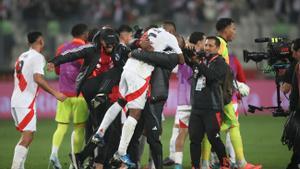 1-0. Perú golpea a Uruguay y con el primer triunfo le deja el sótano a Chile