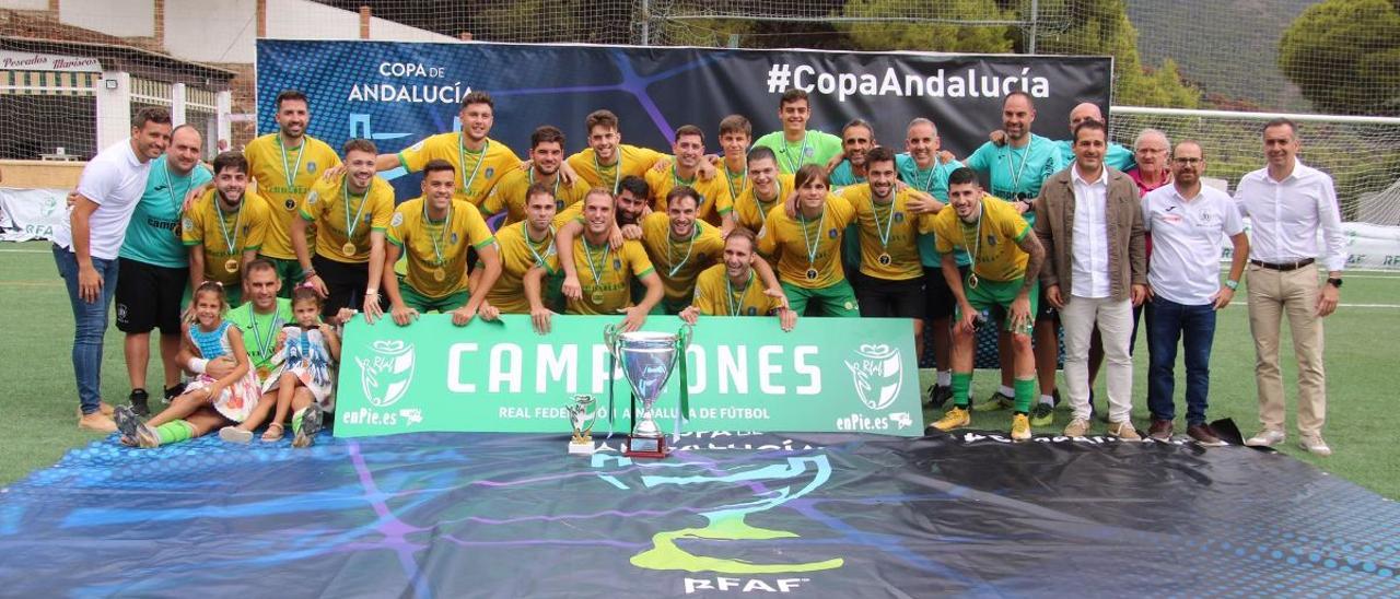 El Montilla CF celebra su victoria en la final de la Copa de Andalucía.