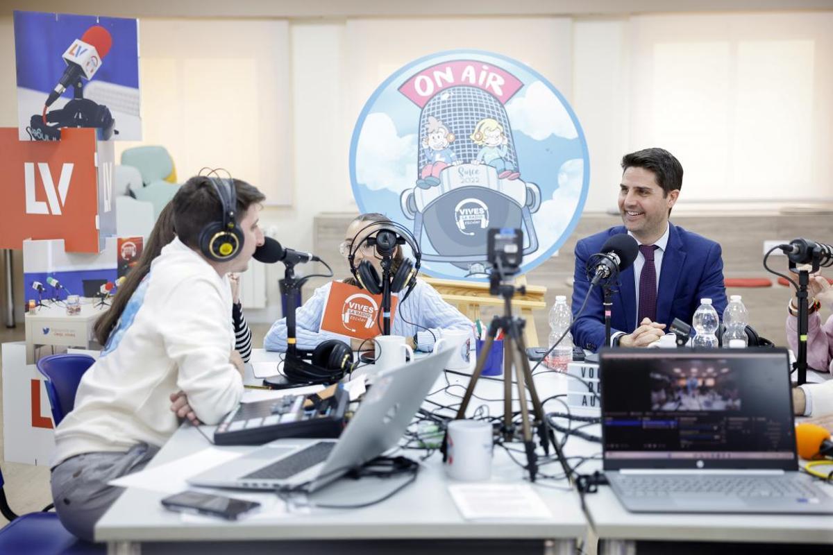 La Comunidad de Madrid comienza a implantar la red de radios escolares Voces del Aula en 120 colegios e institutos.