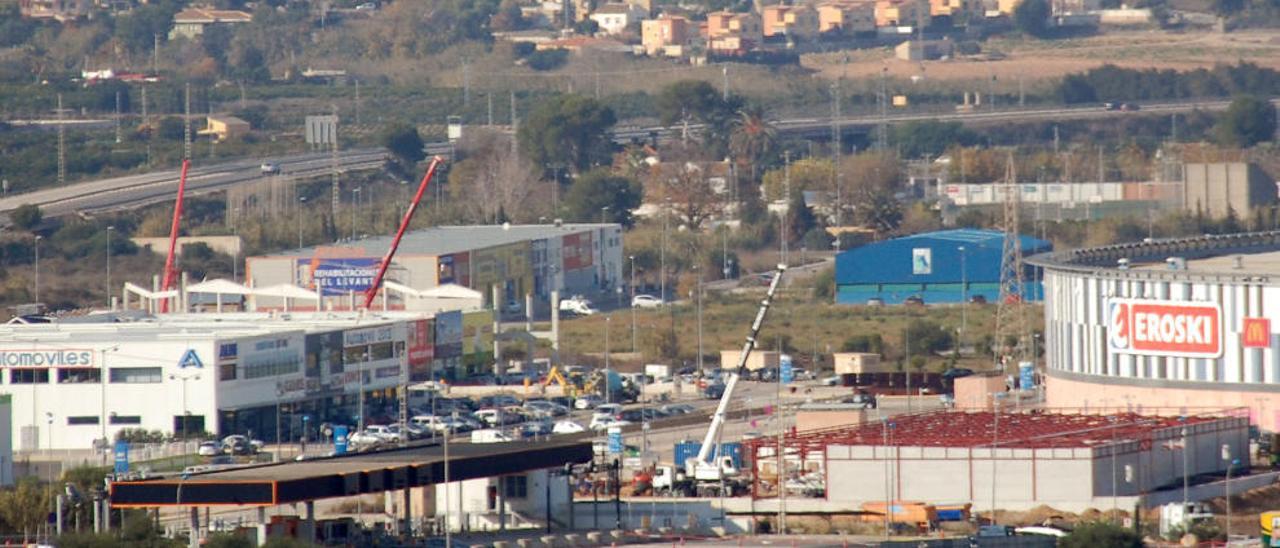 Al menos 7 grandes negocios abrirán en el parque comercial de Ondara en 2015