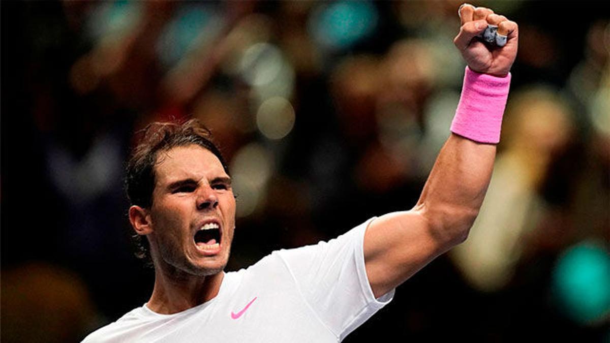 Nadal levanta un partido perdido ante Medvedev y sigue muy vivo en Londres