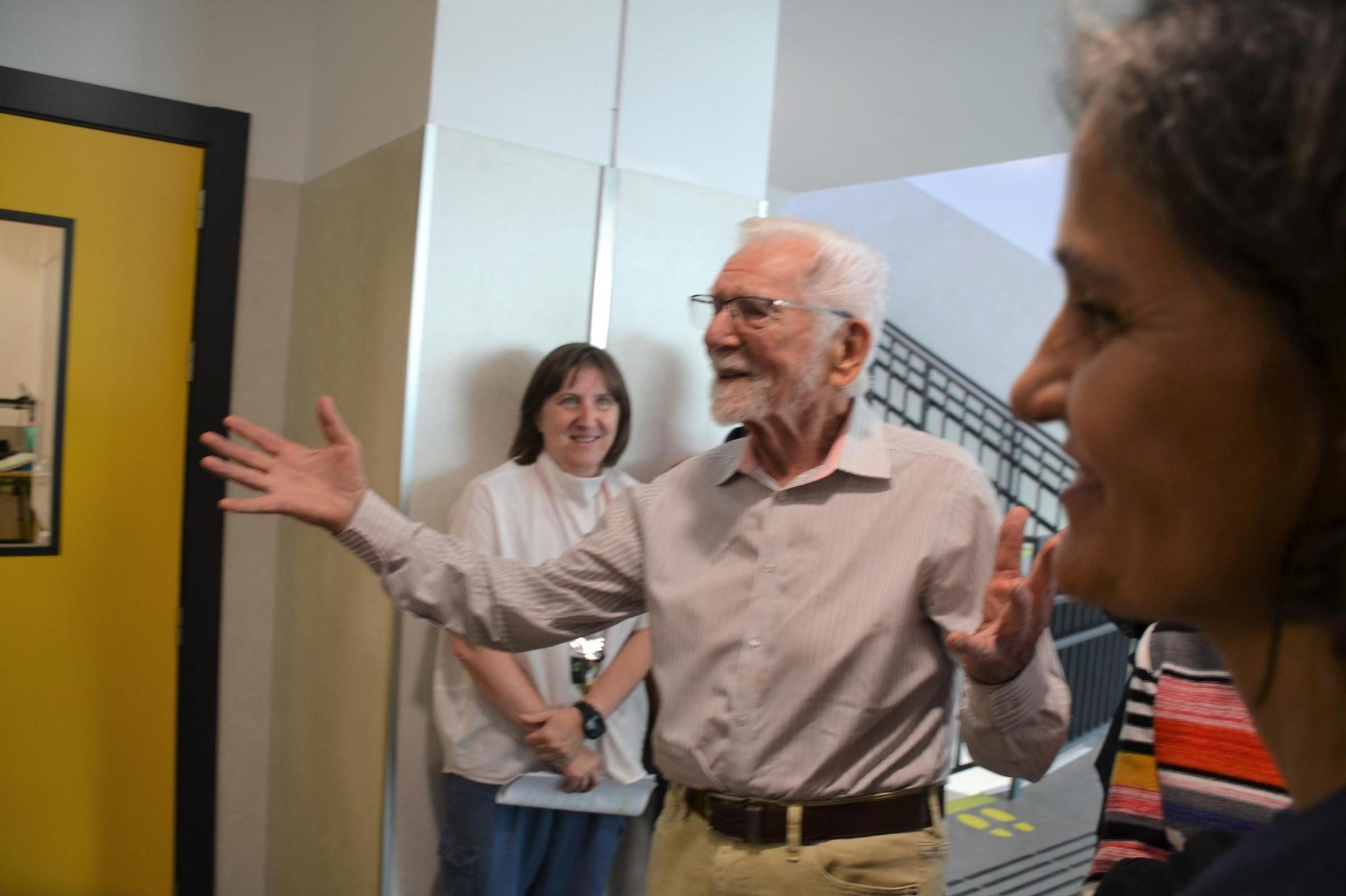 EN IMÁGENES: Así fue el encuentro de Martin Cooper, el 'padre' de la telefonía móvil con estudiantes del IES de La Fresneda