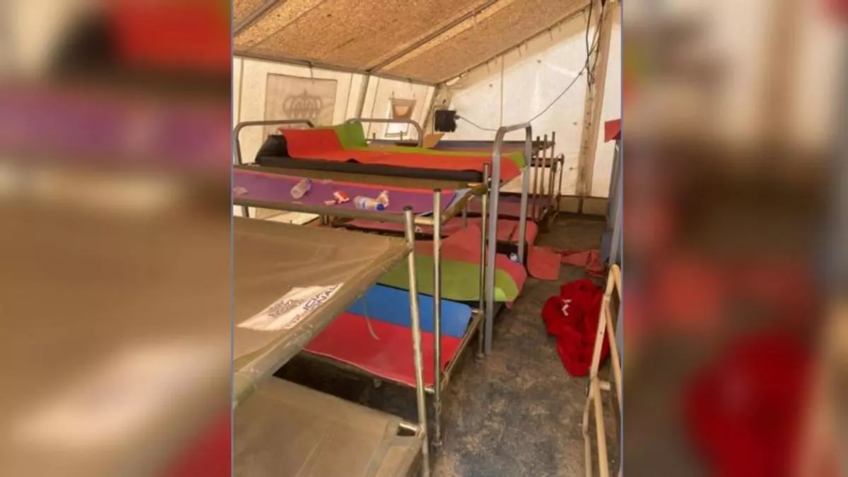 Juzgan a un policía nacional por golpear y humillar a dos migrantes en el centro temporal de Lanzarote