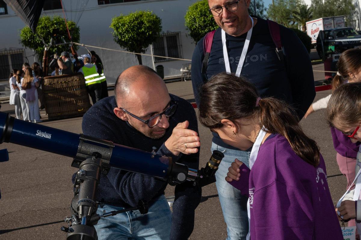 Fotogalería | 400 estudiantes lanzan dos cohetes en la base aérea de Talavera la Real