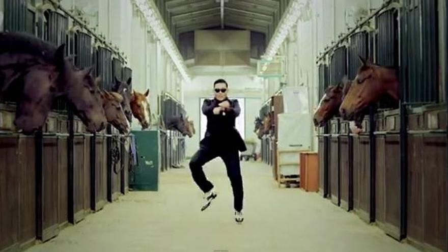 El vídeo del &#039;Gangnam Style&#039; supera los 2.000 millones de visitas en YouTube y rompe el marcador