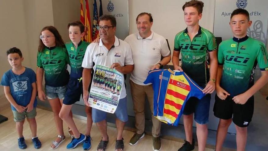 Un momento de la presentación del Trofeo Escuelas de Ciclismo de Elche