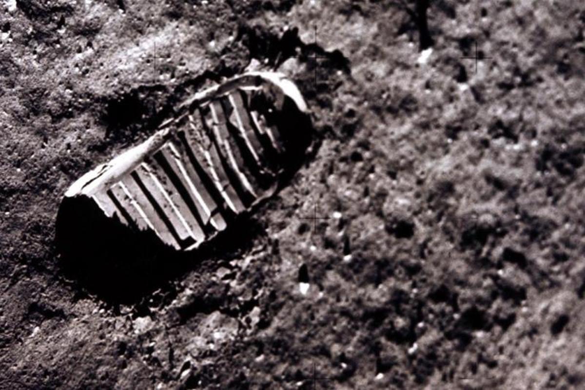 La Tierra, a vista de Apolo, image size:1200x801