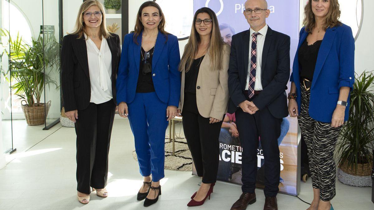 Foto de familia en la nueva presentación del medicamento para la epilepsia.