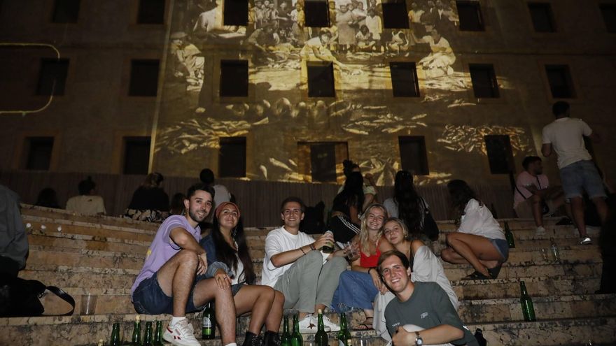 El espectacular &quot;videomaping&quot; sobre la fachada de Tabacalera: una mirada a la historia de Cimadevilla