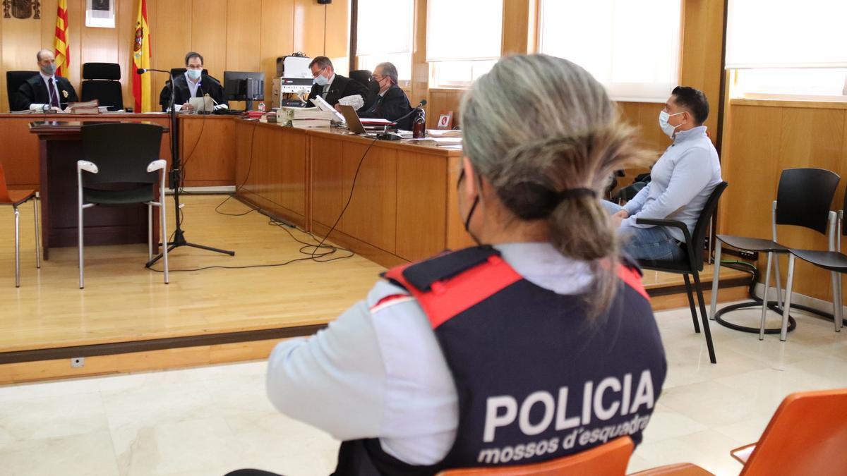 L&#039;acusat de l&#039;assassinat d&#039;una dona a Vila-seca el 27 d&#039;agost del 2020, Juan Pascual H.P., davant la resta del tribunal