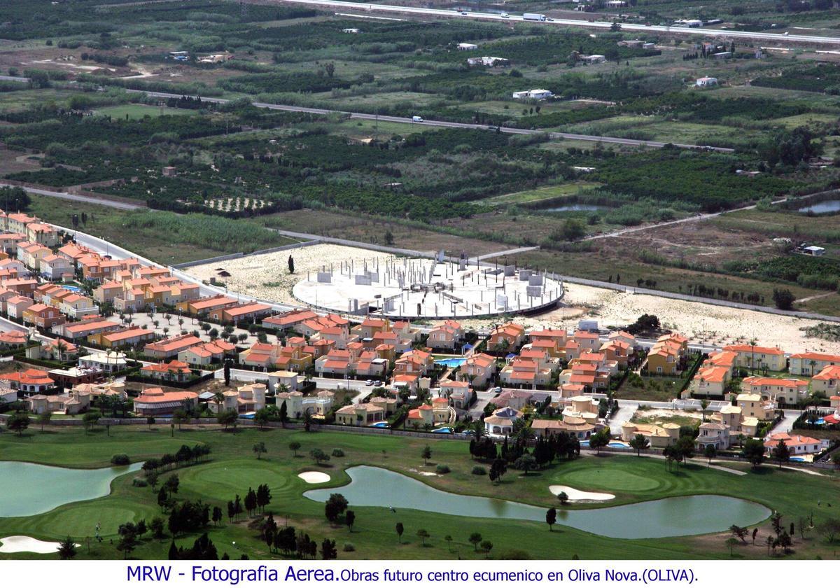 Una imagen aérea de la estructura del Centro Ecuménico de Oliva.
