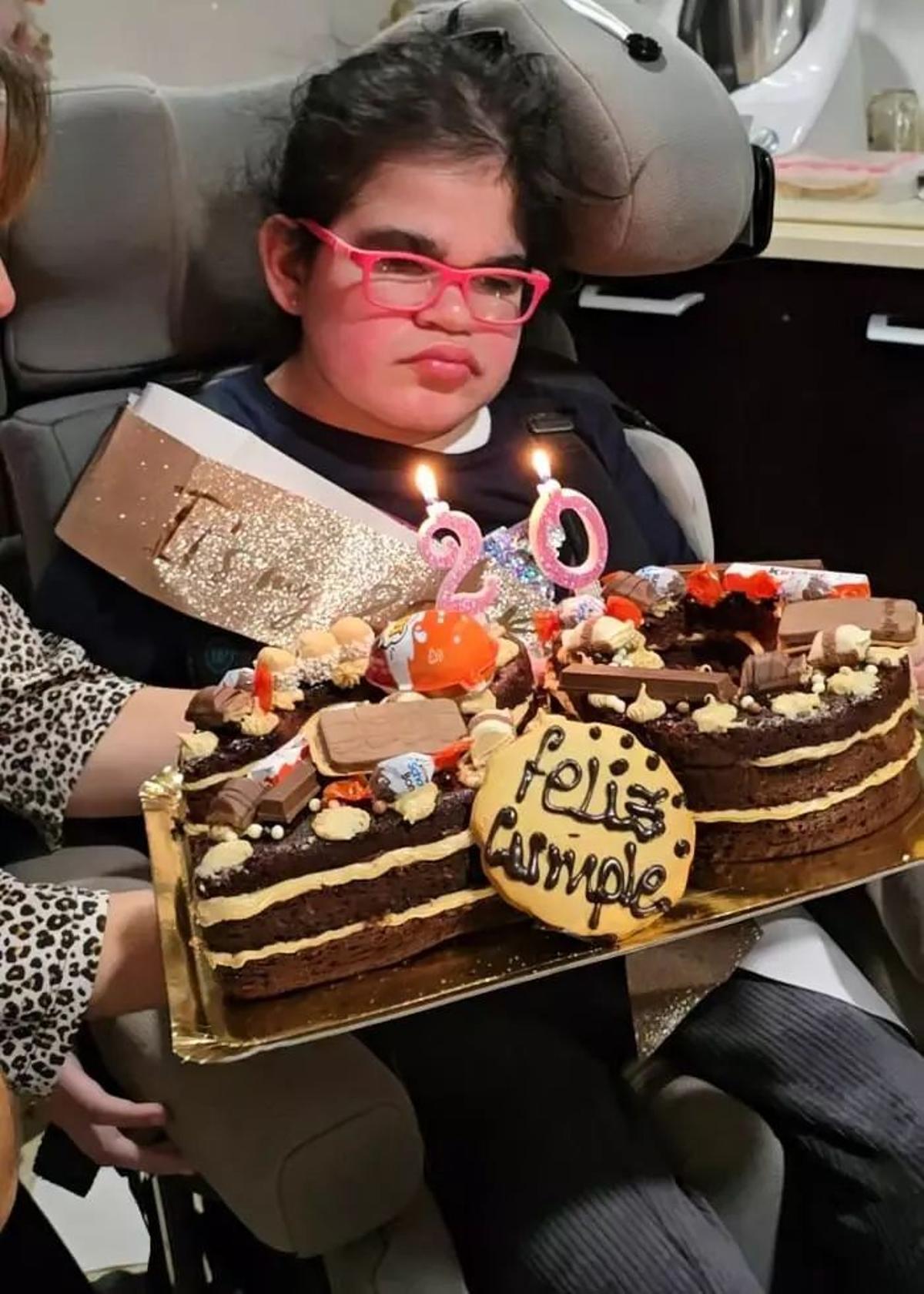 La joven de Valdesoto, en la celebración de su vigésimo cumpleaños