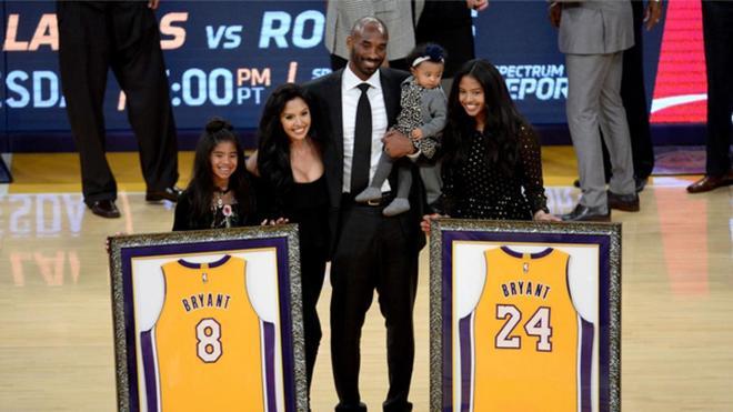 Kobe cuenta con sus dos dorsales retirados en el Staples Center