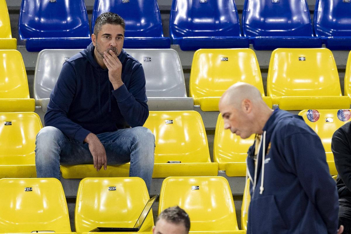 Navarro tiene que ofrecer refuerzos al equipo aunque Peñarroya no lo ve nada claro