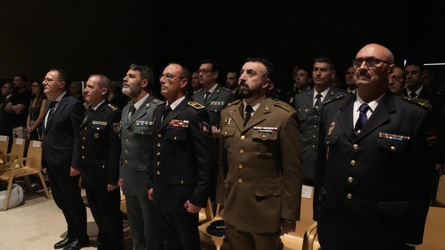 Palestins transporten a un ser estimat després de morir a mans de l'Exèrcit israelià mentre acudien a un centre de repartiment d'ajuda al sud de la Franja de Gaza