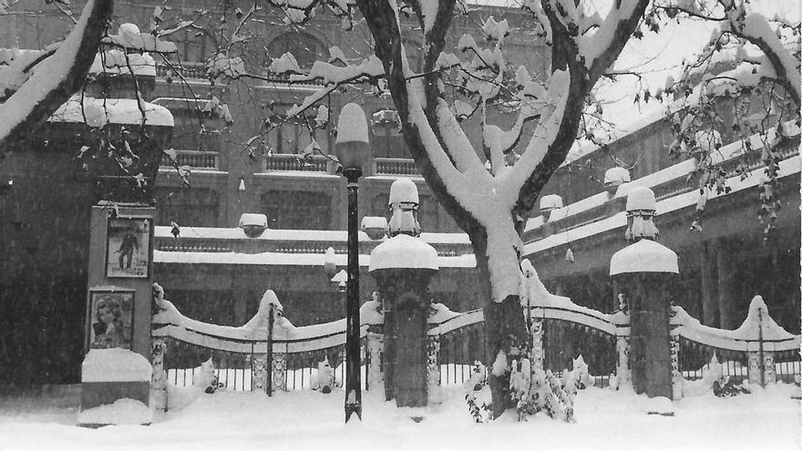 Memoria.cat recull 240 fotografies que recorden la gran nevada del 62
