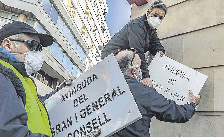 La calle a Joan March fue la primera en ser eliminada.