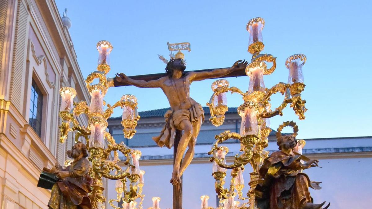 El paso del Cristo del Museo, con los evangelistas de Ruiz Gijón en sus esquinas. / Jesús Barrera