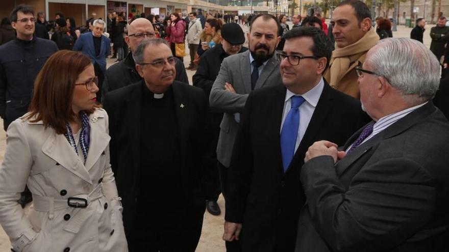 CARTAGENA. Instante de la inauguración de la feria ubicada en la Plaza de Héroes de Cavite de la ciudad portuaria