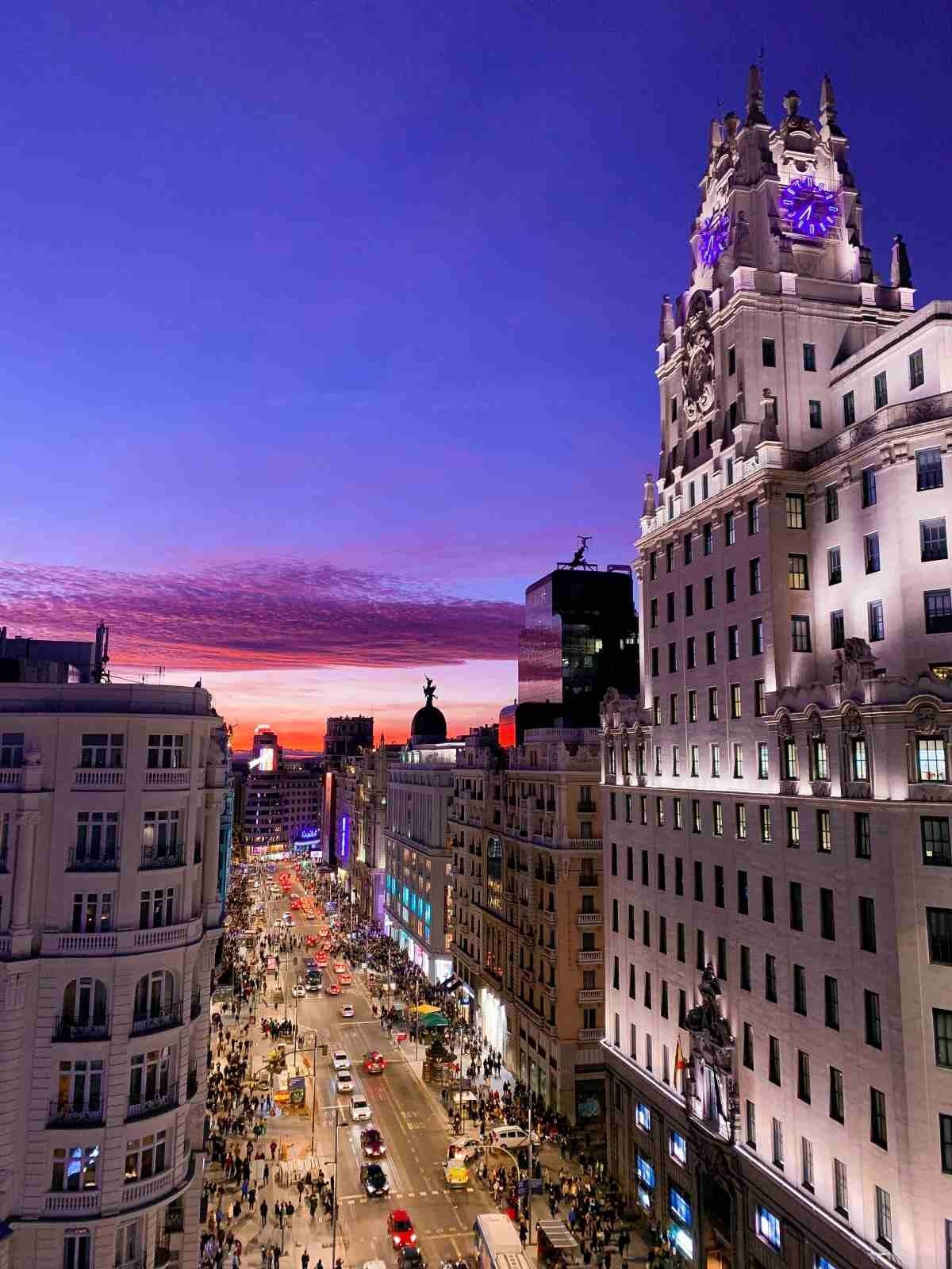 Gran Vía de Madrid de noche