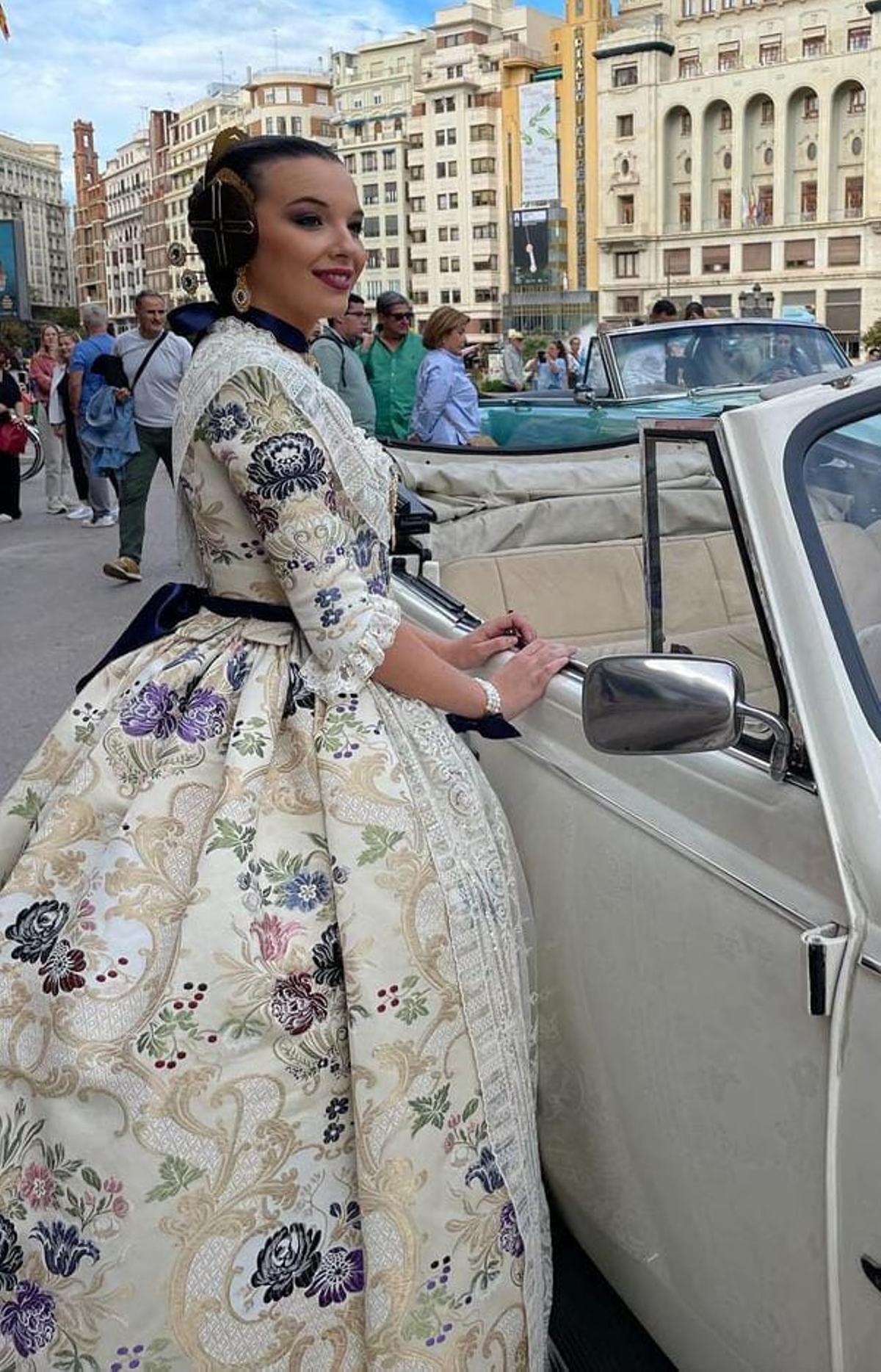 Nuria Blasco incorpora el color crudo al muestrario de la tela en las Fallas 2024 Nuria Blasco incorpora el color crudo al muestrario de la tela en las Fallas 2024