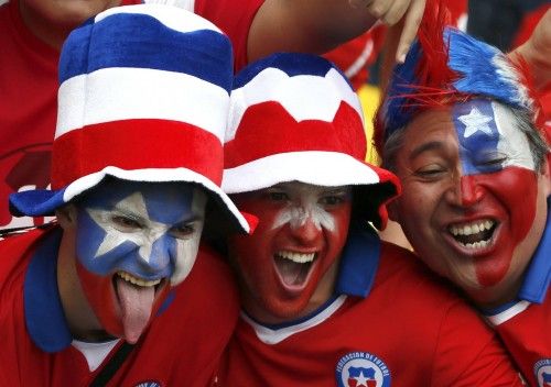 Aficionados de España y de Chile, en Maracaná