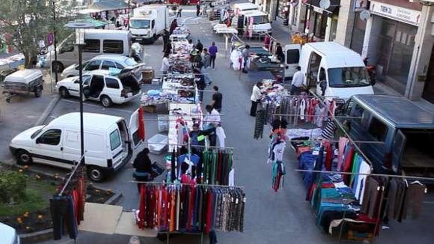 El mercadillo de los lunes de Gondomar.  // Gondomar TV