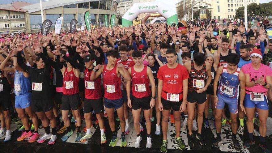 Participantes de la San Silvestre 2023 esperan la salida.