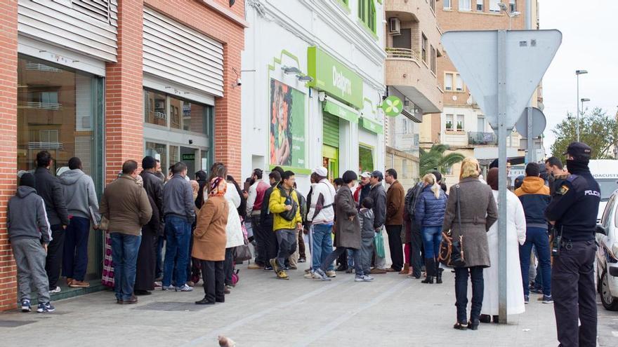 Expertos piden refuerzos en Castellón para regularizar 24.000 migrantes