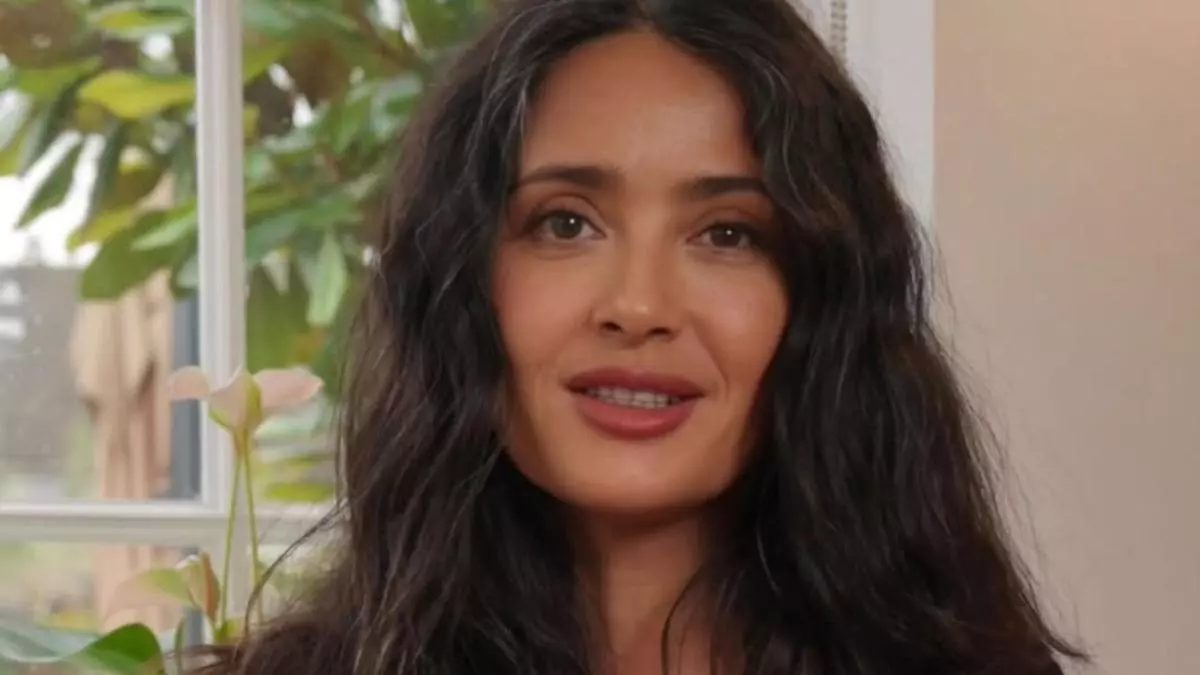El secreto de la esbelta silueta de Salma Hayek a sus 58 años (y cómo conseguirla en casa)
