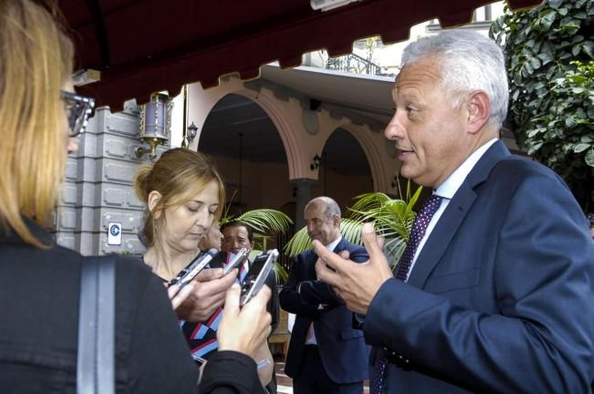 ALMUERZO DE DINOSOL CON EMPRESARIOS