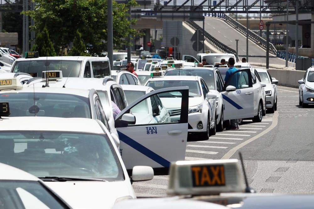 Manifestación de taxistas contra Cabify