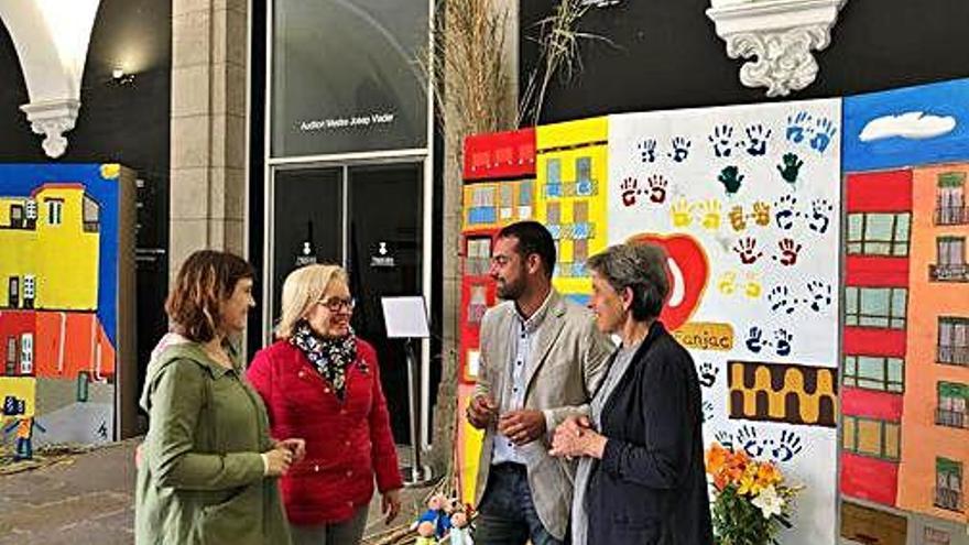 Quim Ayats, davant la Casa de Cultura.