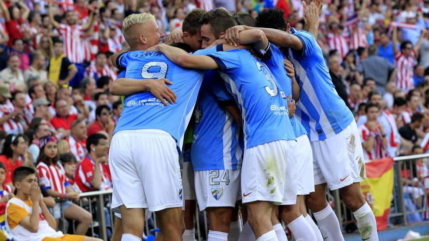 Los jugadores del Málaga celebran el gol de Samu García en el Calderón hace dos temporadas.