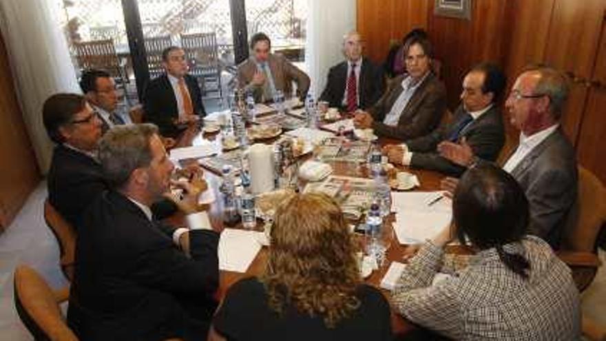 Mesa de debate en la sede de La opinión de Málaga.