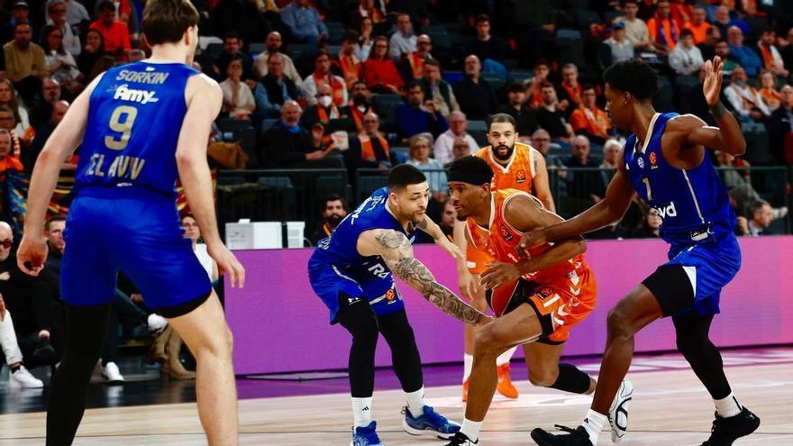 Incidente aislado y protestas contra Israel en el Roig Arena