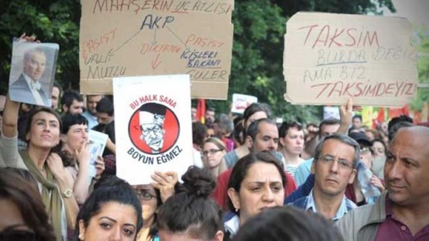 Miles de personas protestan en Berlín en solidaridad con los manifestantes turcos