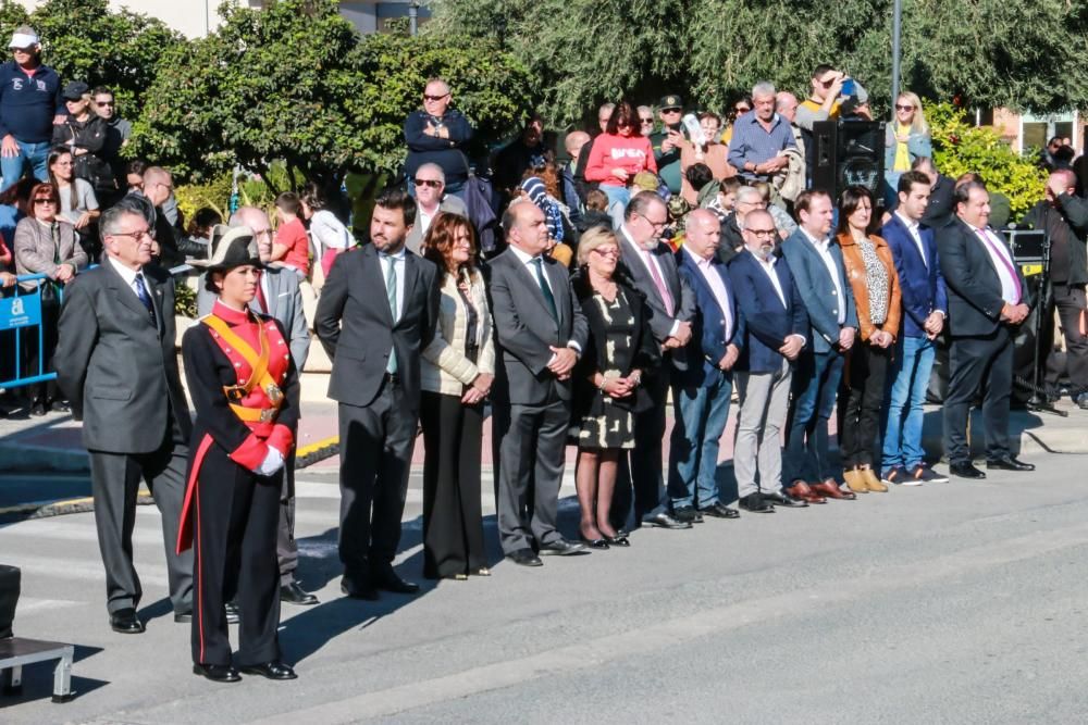 El Ayuntamiento rindió homenaje a la presencia de la Guardia Civil en Orihuela y su 175 aniversario con el descubrimiento de un monumento