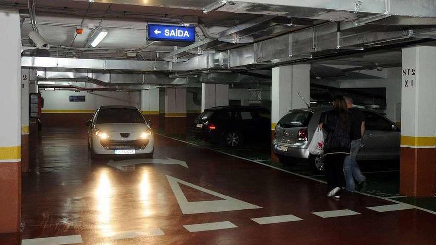 Interior del aparcamiento subterráneo bajo la calle Antón Fraguas. // R. Vázquez