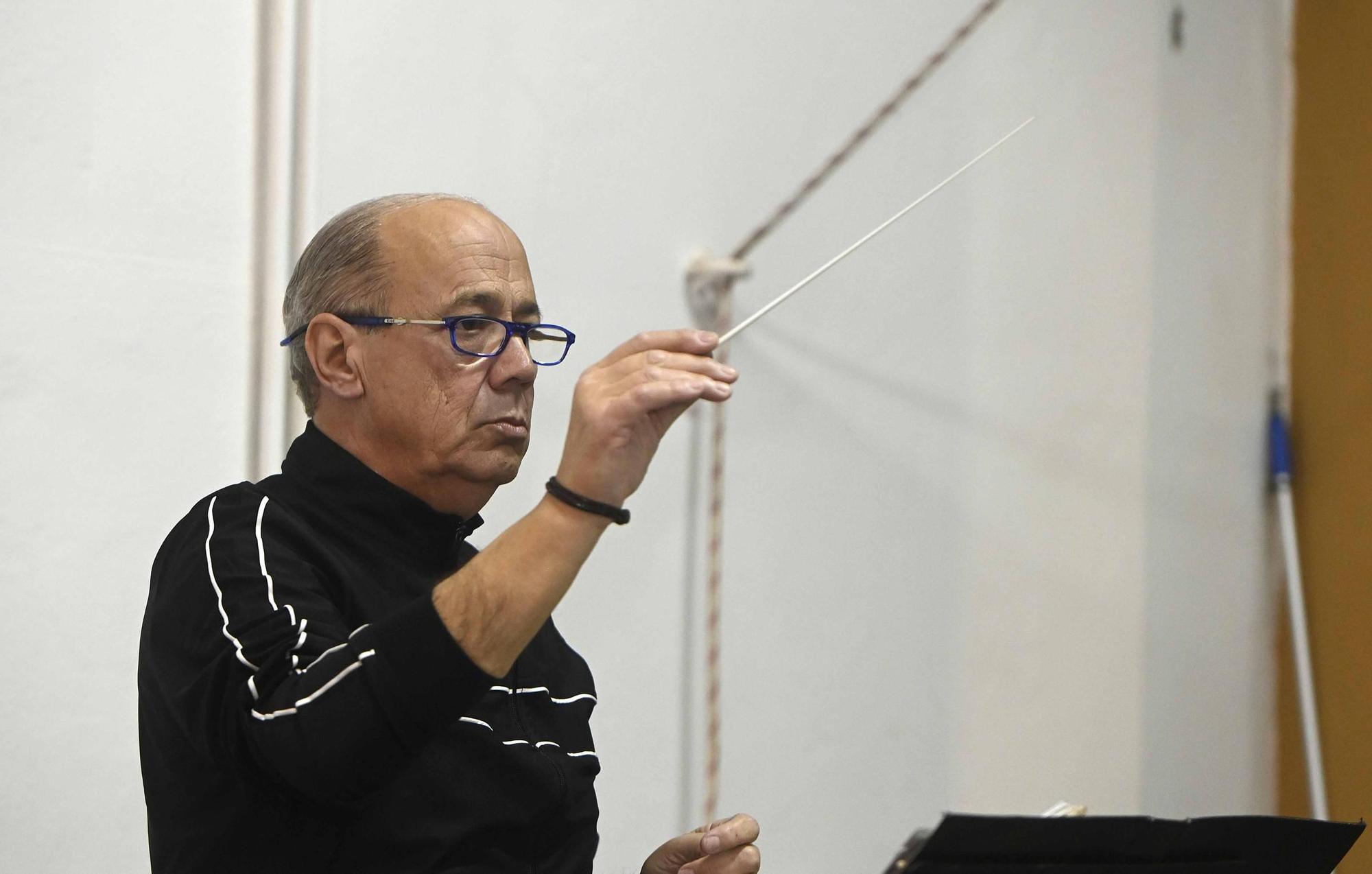 Óscar Villar, director de la coral Casablanca