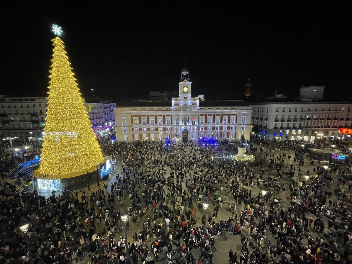Árbol navideño situado en la Puerta del Sol de Madrid.