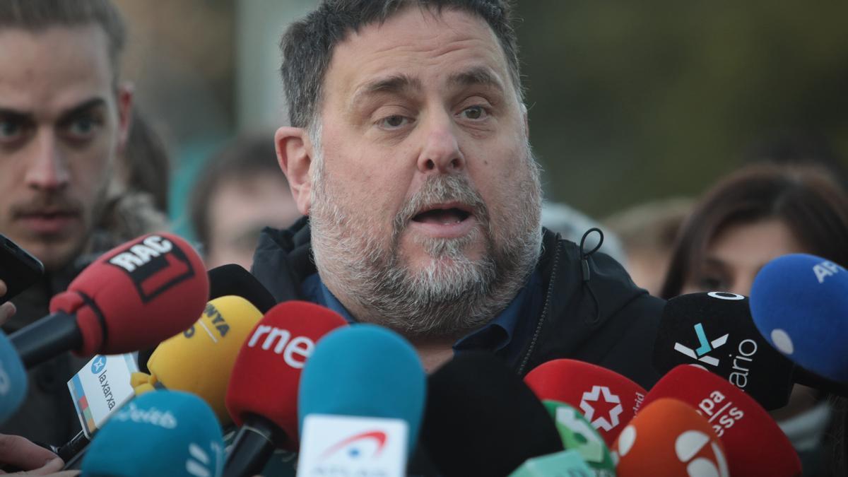 Junqueras abandona entre abucheos y gritos de "traidor" la protesta contra la cumbre