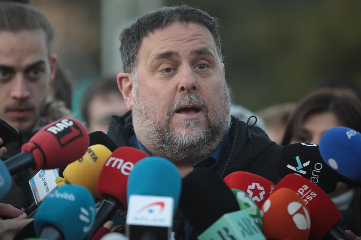 Junqueras abandona entre abucheos y gritos de traidor la protesta contra la cumbre