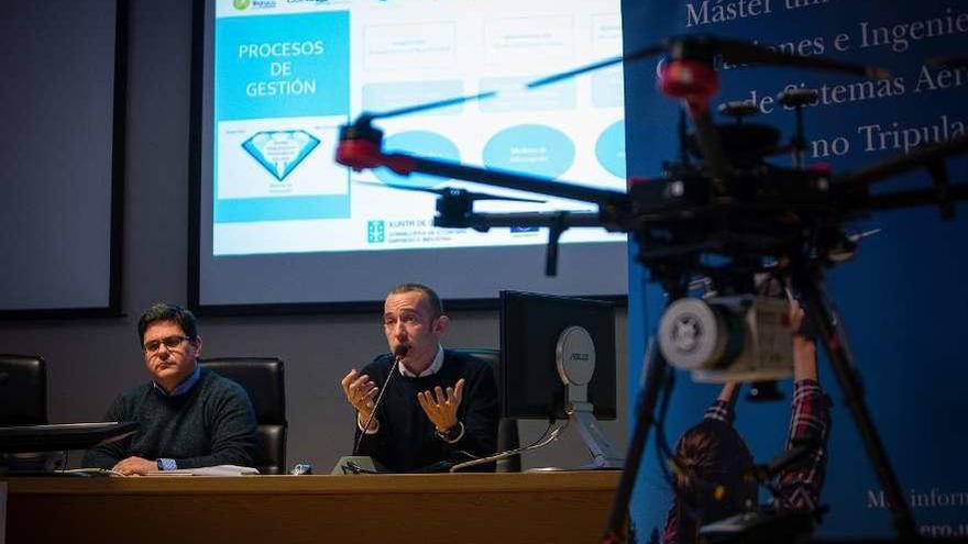 Javier Prego e Higinio González, durante la presentación realizada ayer en Ourense. // Agostiño Iglesias